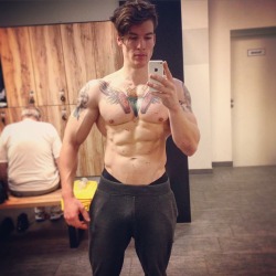 caesarwv:Tucker was working out at the gym