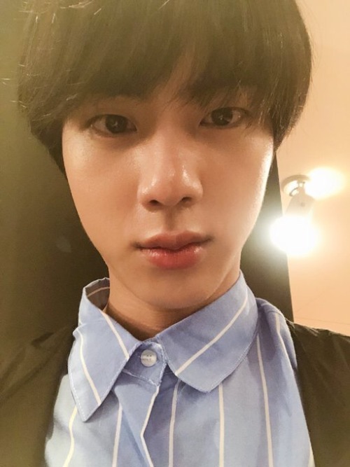 180331 Jin&rsquo;s Tweet각도따윈 필요없다 pic.twitter.com/pbDP8JyzdMNo need for anglesTrans cr; Denise @