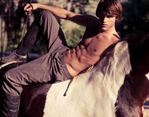 Keegan Allen  Looking handsomely delicious!  :D