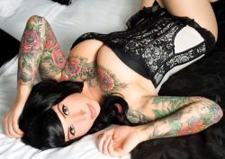 itattoobabes:  wome girls