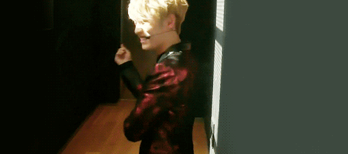 lhoe:  ljoe dancing to abracadabra 