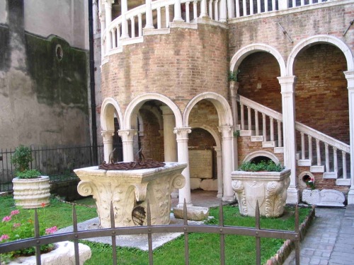 italian-landscapes:Palazzo Contarini del Bóvolo (Chiocciola), Venezia (Contarini of the Snail Palace