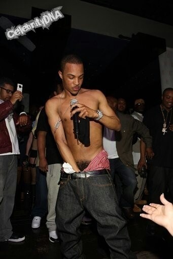 st8hoodshit:  To sexy ass