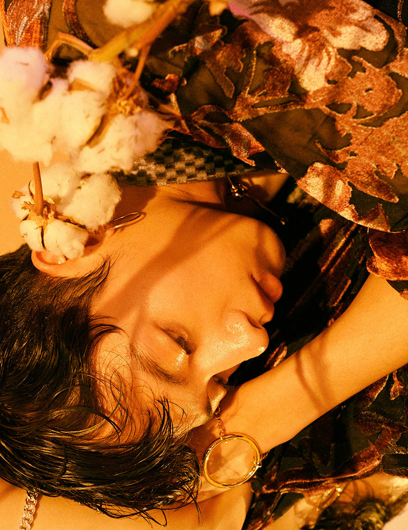 fagunt:   Six sense featuring Eojin Joo  photographed by Hyunwoo Min and styled