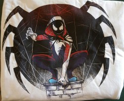 sexygeekygirls:   Got this awesome Spider-Gwenom shirt in comic block 
