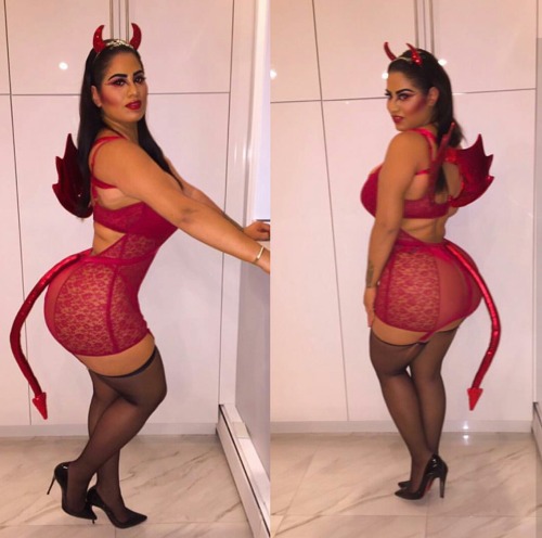 Who’s a naughty devil for the sexy lingerie party tonight in South Beach