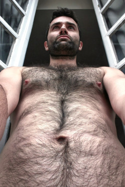 cuddlyuk-gay:    I generally reblog pics