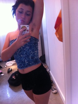 princesspisz:  i cant stop taking pics of my armpit lmao