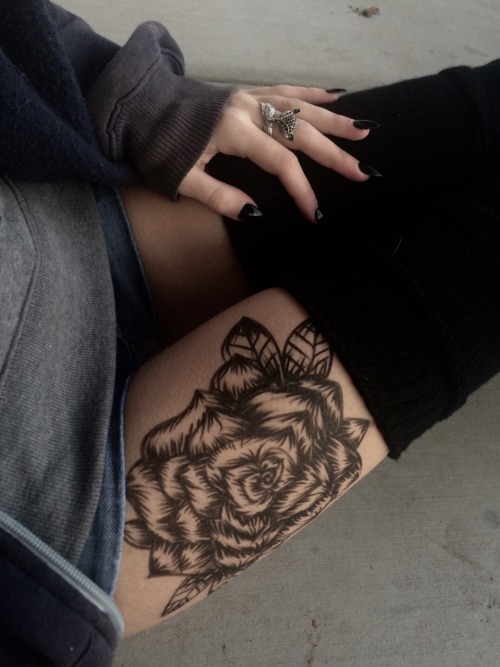 sk1n-and-b0nes:  cardcaptorr:  im pretty obssesed with drawing on myself with liquid eyeliner.  this is amazing for being drawing on 