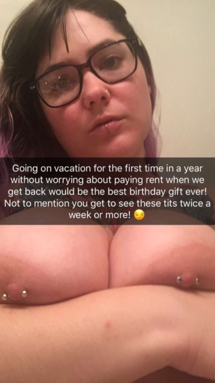 chelseafuckingdagger: You heard the lady!! Chaturbate shows at 6pm PST every Tuesday and Thursday til the 19th!  (Pssst… that means there’s one TODAY! In like two hours!) 