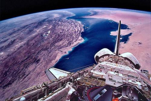 WeightThis space shuttle image looks southeast towards the Persian Gulf and the huge Zagros Mountain