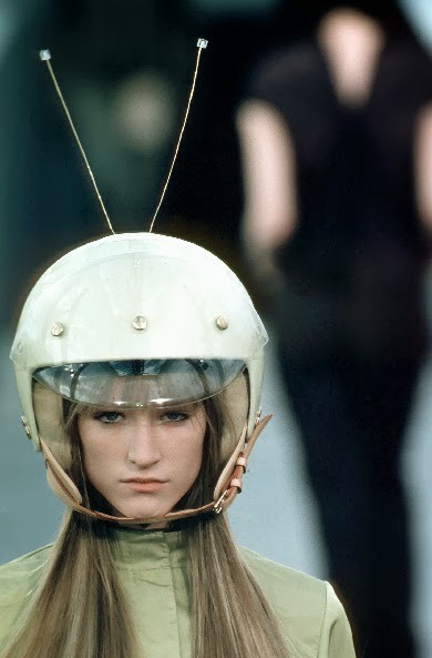 a-state-of-bliss:  Jade Parfitt @ Louis Vuitton Spr/Sum 1999