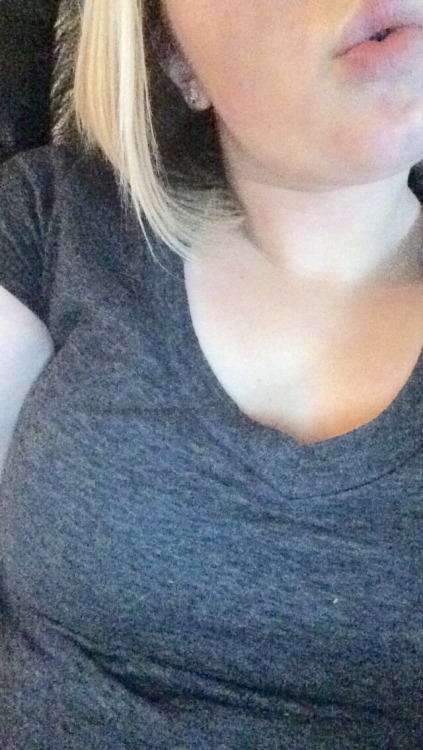 dusty-boots:  Ah looks like I have nice boobs right? WELL I’VE FOOLED YOU. It’s really just a baby duck.  Lol that is pretty funny , and clever