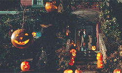 classichorrorblog:    Trick ‘r TreatDirected by Michael Dougherty (2007)   