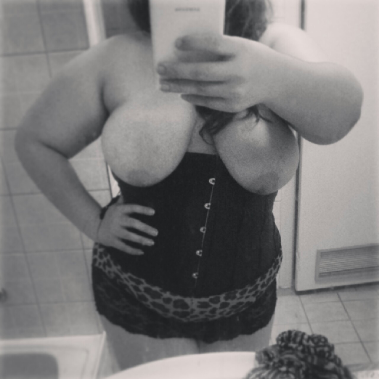 xoxolovethisbiggirl:  Artistic time! (//∇//) even these make me blush, but i can