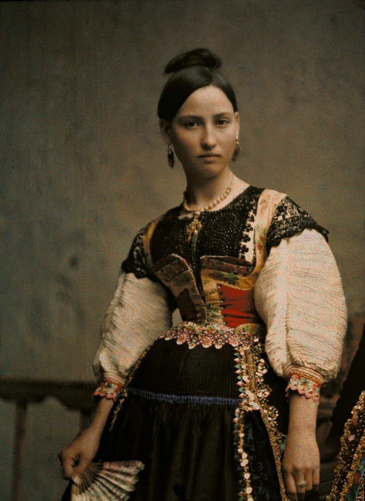 vintageeveryday:   Rare Autochrome pictures of Spanish women in the early 1900s 