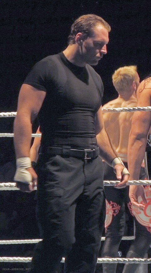 tina619:  littlefuzzysheep:  Now thats what you call a man ;)  OMG OMG OMG!!!I shouldn’t