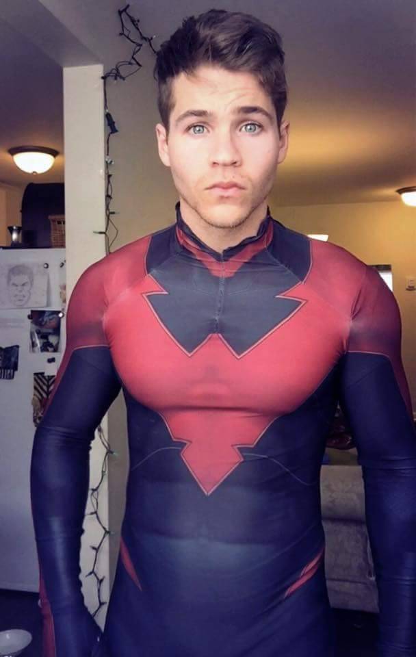 lovingmalecosplay:  For my first post one of my favorite cosplayer’s Michael Hamm