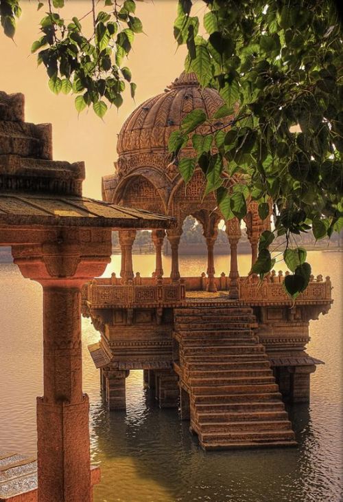 visitheworld:Pavilions on Gadsisar Lake in Jaisalmer / India (by Daniel Mennerich).