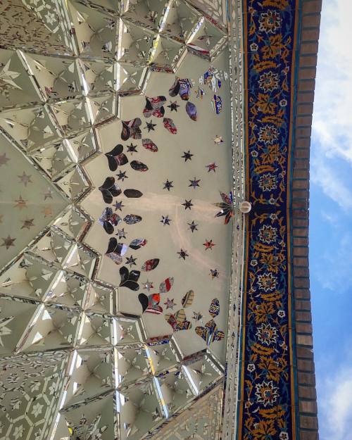 #mashhad #iran #geometric #mirror #sky☁ #shirinabedinirad #emamrezaholyshrine (at Imam Reza shrine)