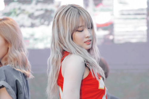 82 / 100 pics of my favorite girls
