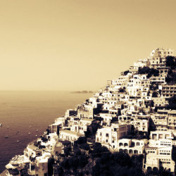 eccellenze-italiane:  Diagonal Power by cloud3d  POSITANO 