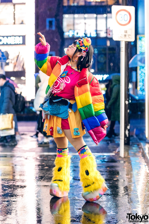 tokyo-fashion:19-year-old Japanese decora Purin-chan on the street in Harajuku in the rain wearing c