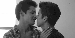 Gayyyfeelingss:  Just A Kiss 🙊