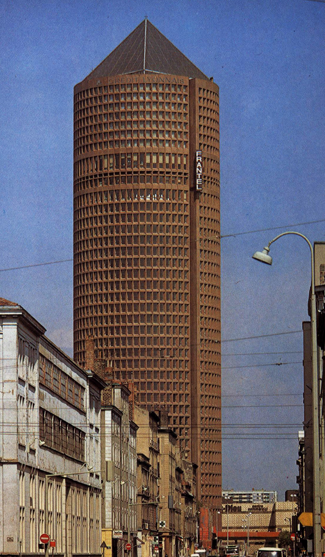 archiveofaffinities:  Araldo Cossutta, Credit Lyonnais, Lyon, France, 1975-1976 