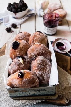 food—–love: Blackberry Custard Donuts
