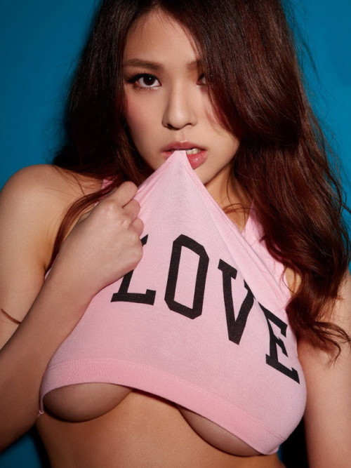 Porn photo gettat2ed:Taiwanese model, Wang Yu Fei.