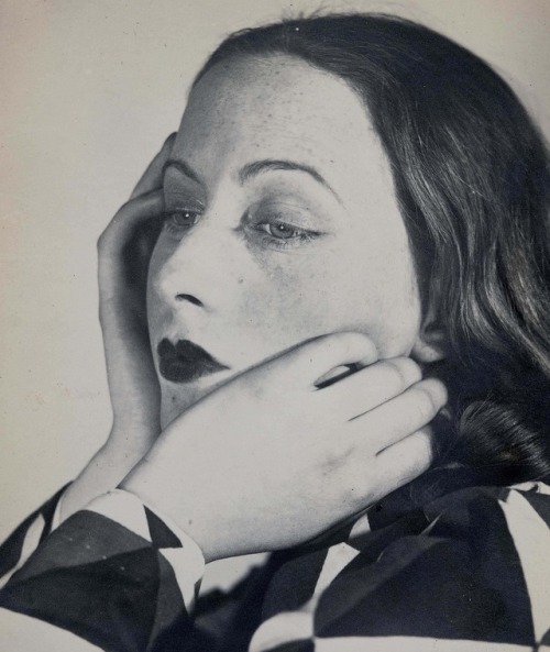 imageseatthesoul:Florence HenriPortrait Composition, Cora, 1931