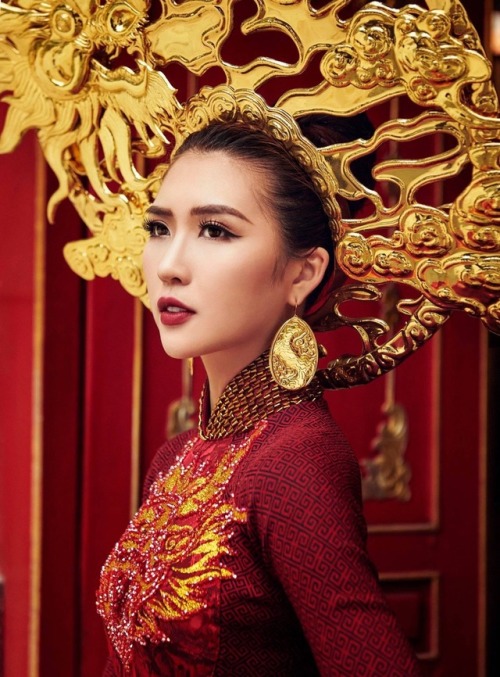 Miss Intercontinental Vietnam 2017 is in her national costume photoshoot. Quốc phục là chiếc 