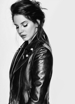 born to adore Lana Del Rey