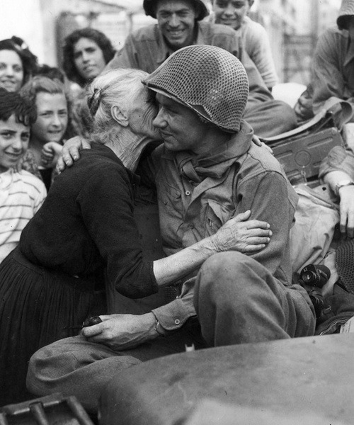 World War II Kissies