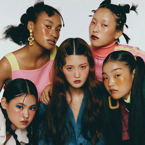 voulair:Ellis Ahn, Lee Minjo, Bomi Youn, Swan, and Bae Yoonji photographed by Jongha Park for Beauty