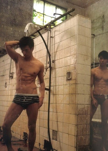 bluesea78:  Rustic type of shower room..  www.bluesea78.tumblr.com