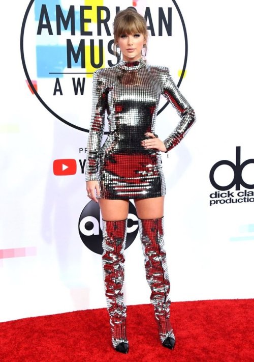 planetkorriban:Beyonce. Photo: Jon Kopaloff/FilmMagic J Lo. Photo: Jon Kopaloff/FilmMagic Taylor Swift. Photo: John Shearer/Getty Chantel Jeffries: Photo: John Shearer/Getty AMA’S Red Carpet.