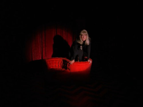 zephyrinthesky:Some of your friends are here.A walk through the Black Lodge.Twin Peaks. Season Two. 