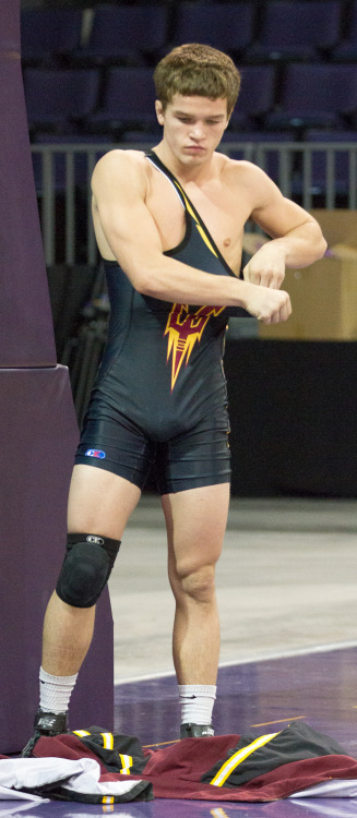 wrestlerbulge:More STRAIGHT GUYS Here! Follow! nice