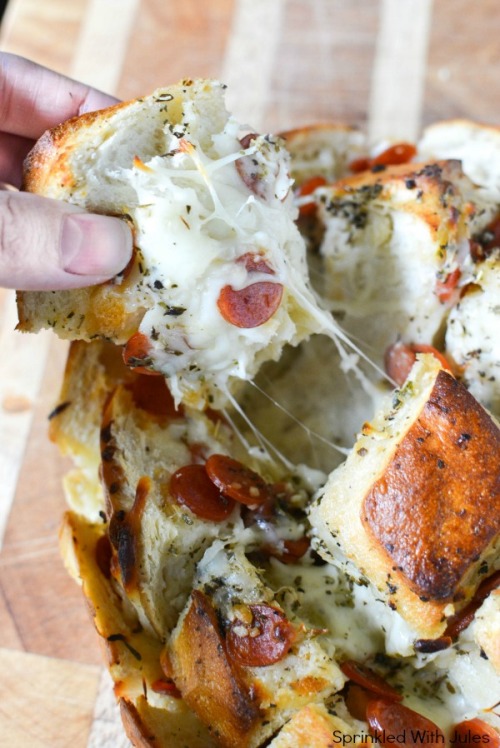 yumi-food:Sourdough Pizza Pull-Apart Bread