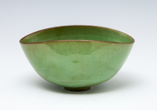 Gertrude Natzler, bowl, 1940-1960. Earthenware. Made by Otto Natzler, USA. Via Goldstein Museum