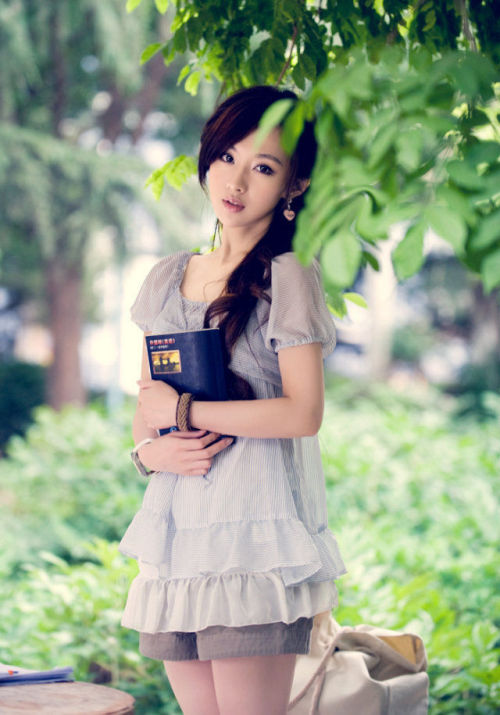 bookgirls: (via 星海学院绝色校花王婉珈_高清图集_新浪网)
