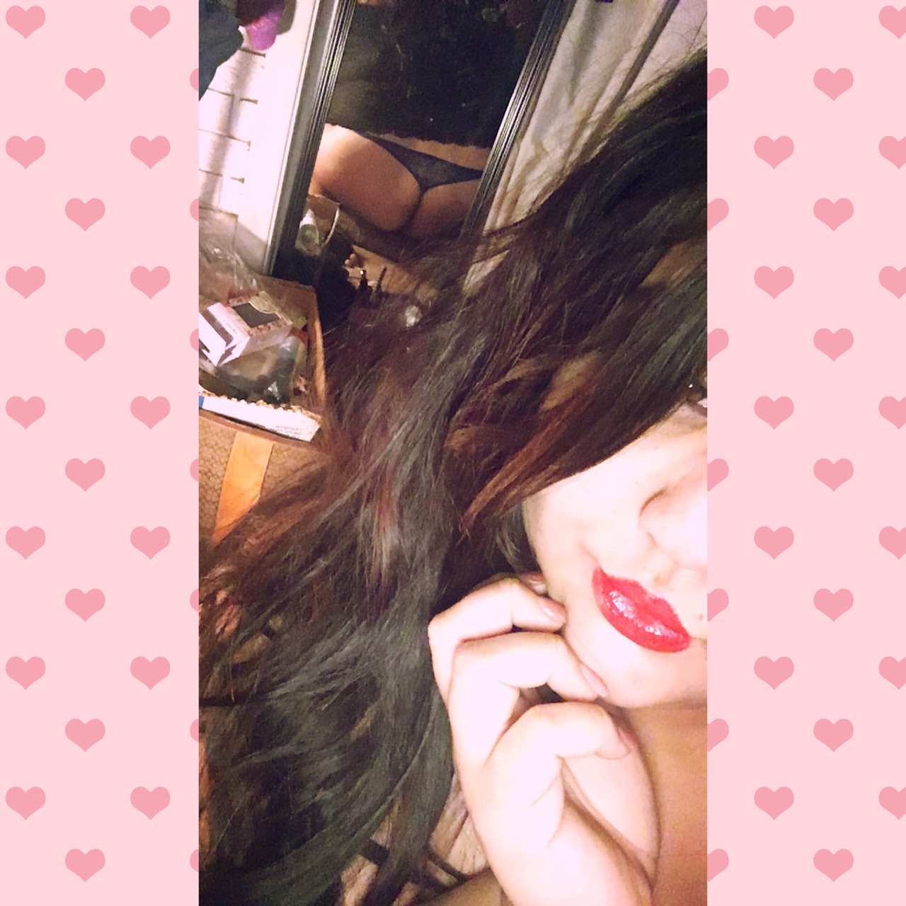 sempiternal-lust:  Red lips, and booty pics.  Reblogs for kik&amp;snap?