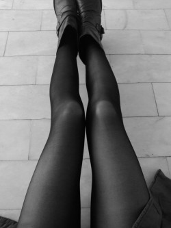 Girls-Kneesocks:  Http://Girls-Kneesocks.tumblr.com 