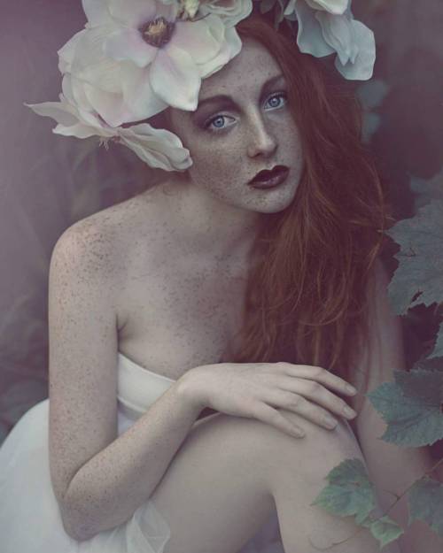 Model: @sylwianozynska mua: @catmeleon_studio headpiece: @tokarzewska  #redhead #ruda #gingerhair #g