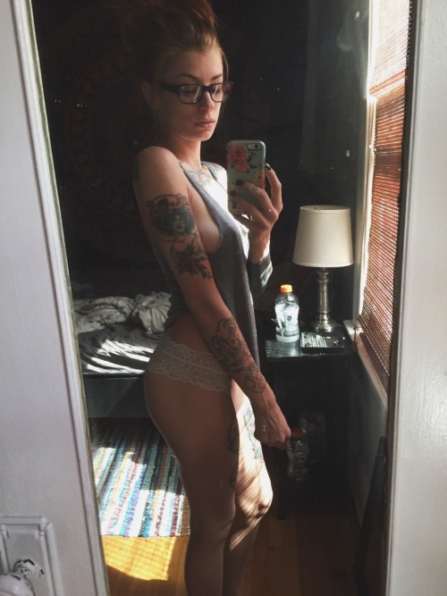 tristyntothesea:  Side boob, side butt.  adult photos