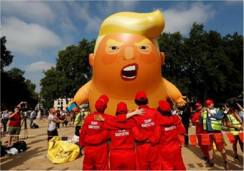 internetwriter:British people cheerfully letting Donald Trump know exactly what they think of him du