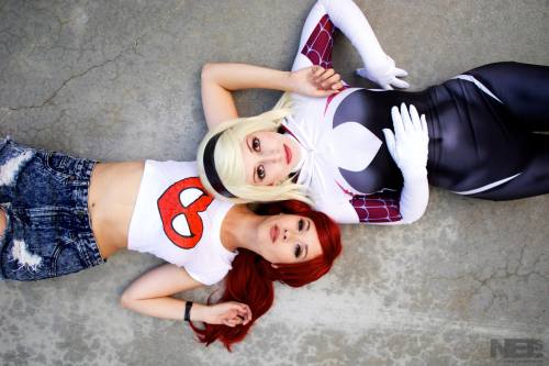 cosplayandgeekstuff: Hendo Art (USA) as Mary Jane. Lostweasleychild Cosplay  (USA) as Spider-Gwen.