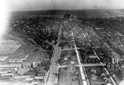 pasttensevancouver:  Looking east along West